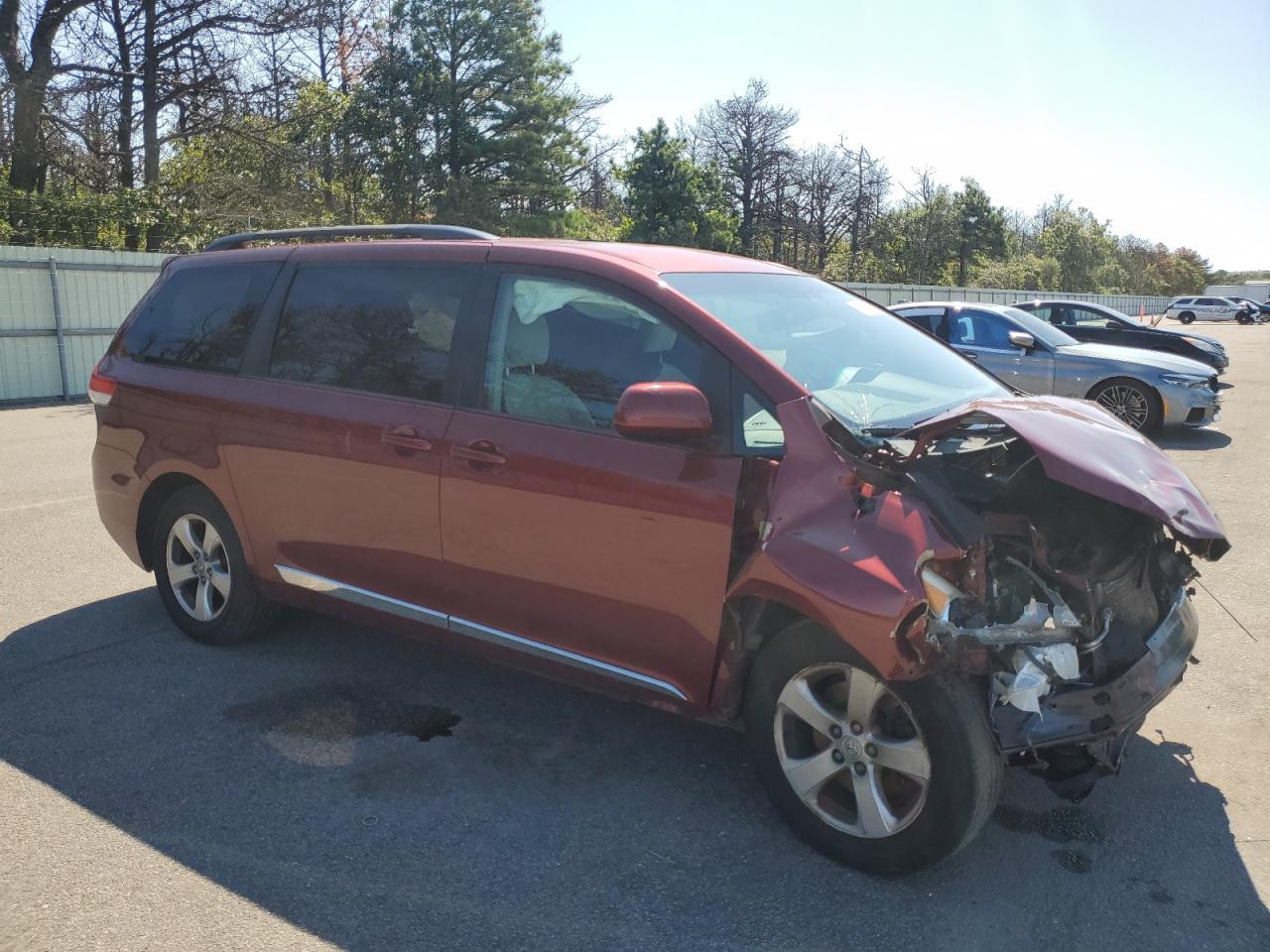 2014 Toyota Sienna Le - Фото 4