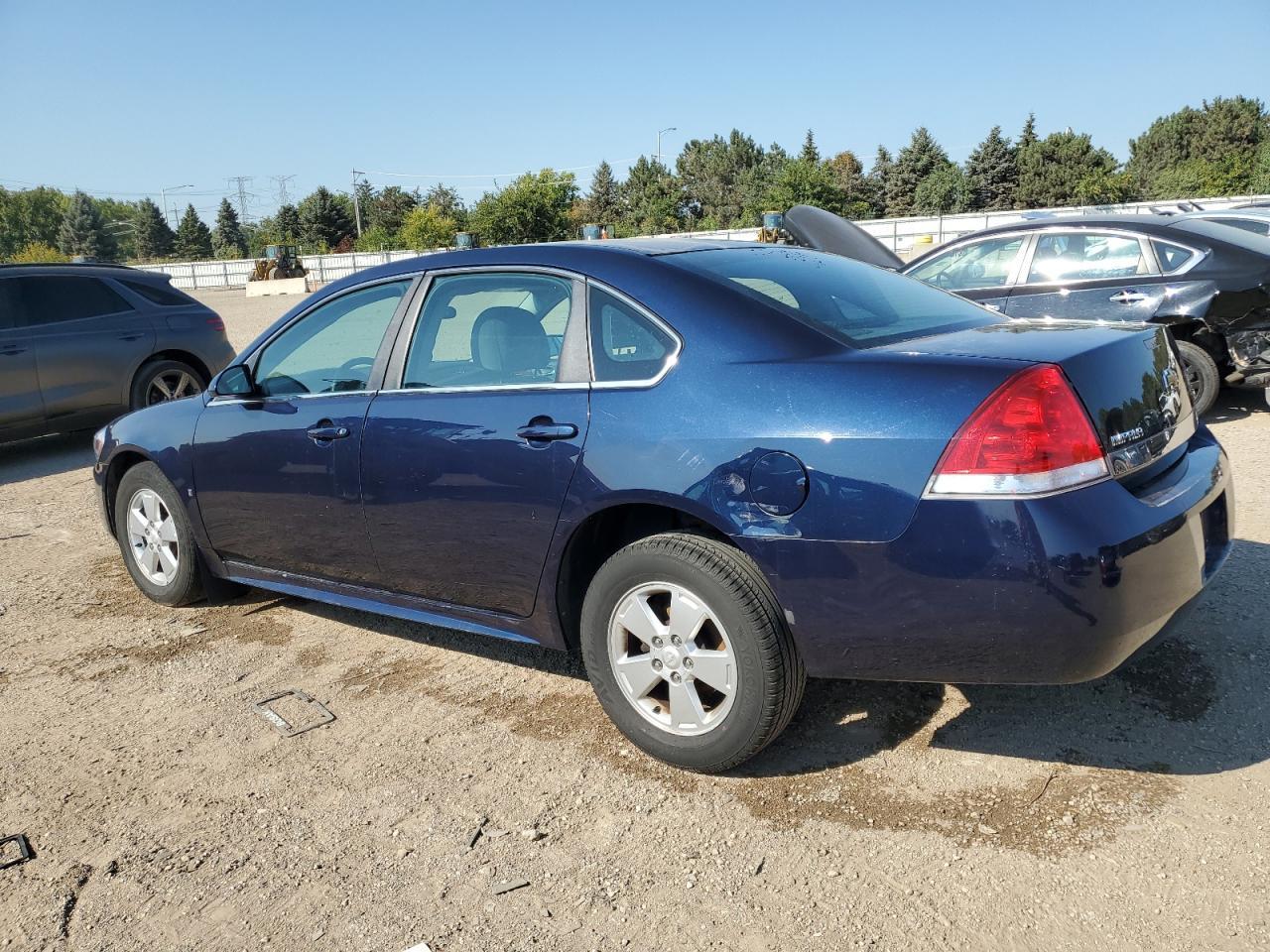 2010 Chevrolet Impala Ls - Фото 2