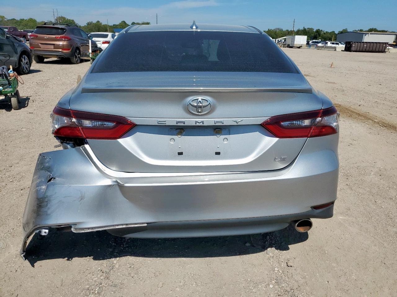 2022 Toyota Camry Le - Фото 6