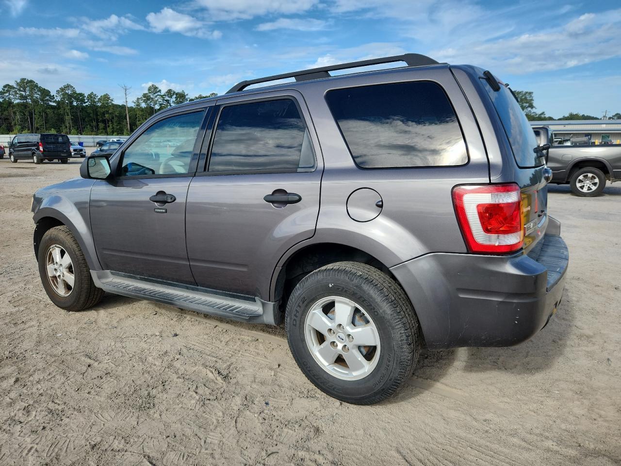 2011 Ford Escape Xlt - Image 2