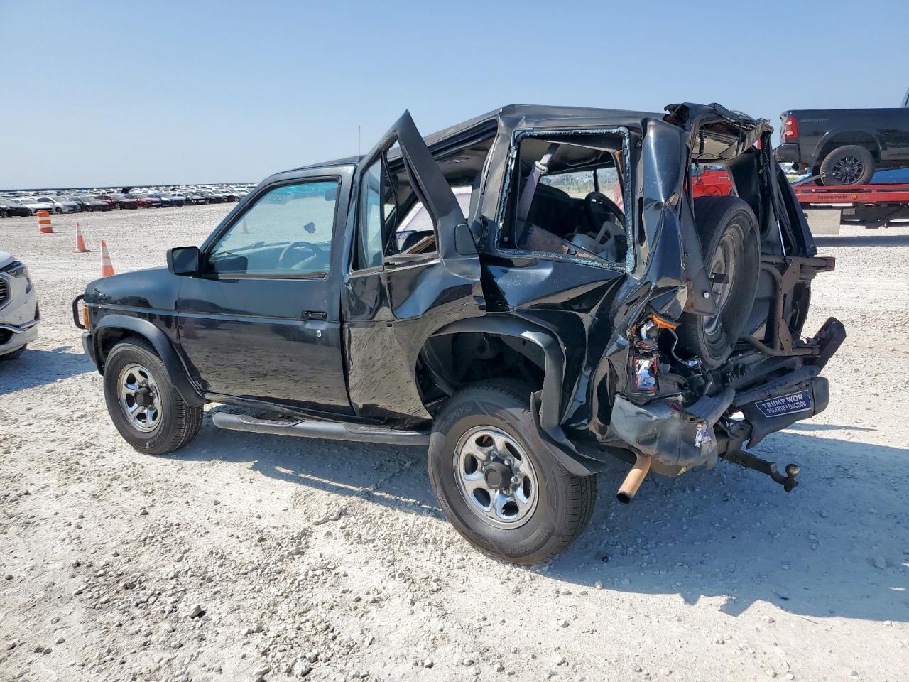 1995 Nissan Pathfinder Xe - Фото 2