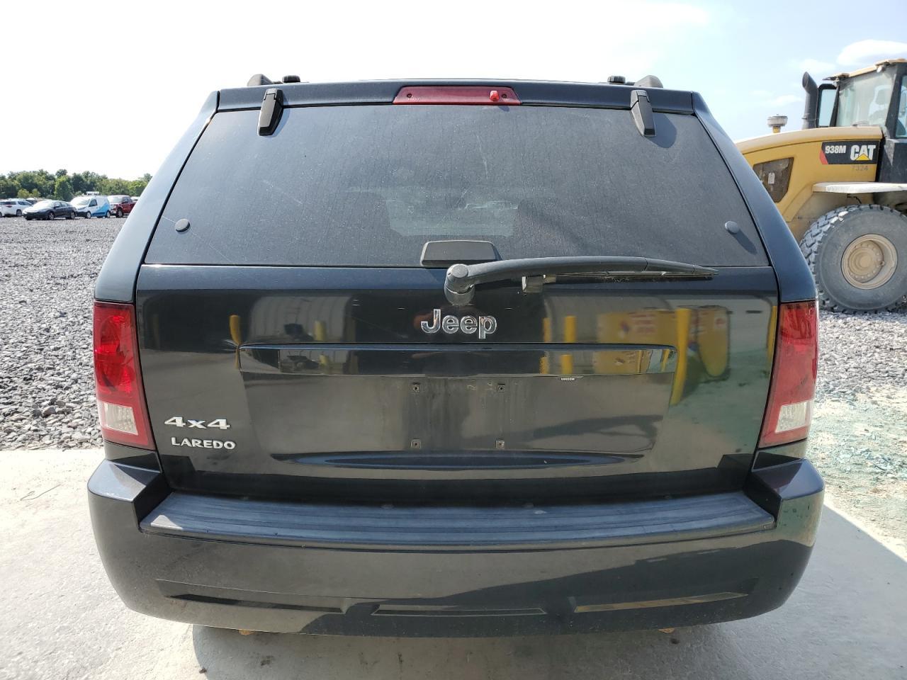 2010 Jeep Grand Cherokee Laredo - Image 6