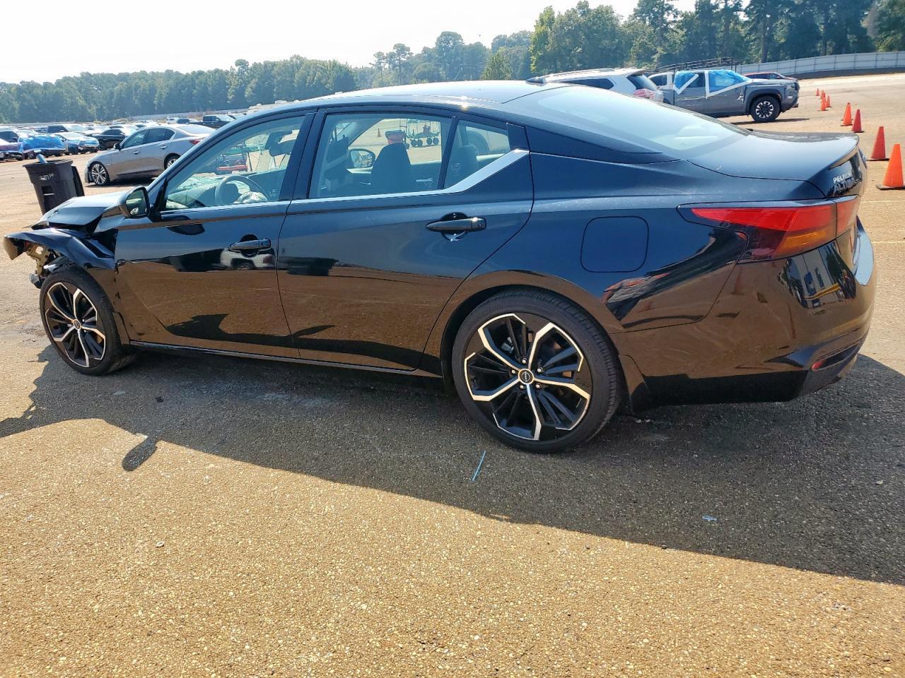 2024 Nissan Altima Sr - Фото 2