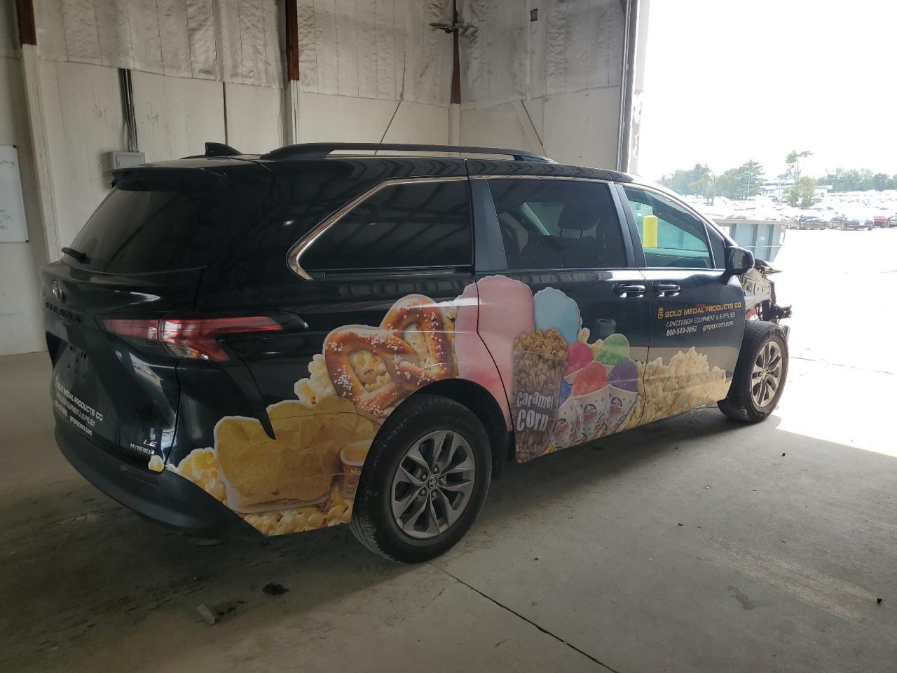 2021 Toyota Sienna Le - Image 3