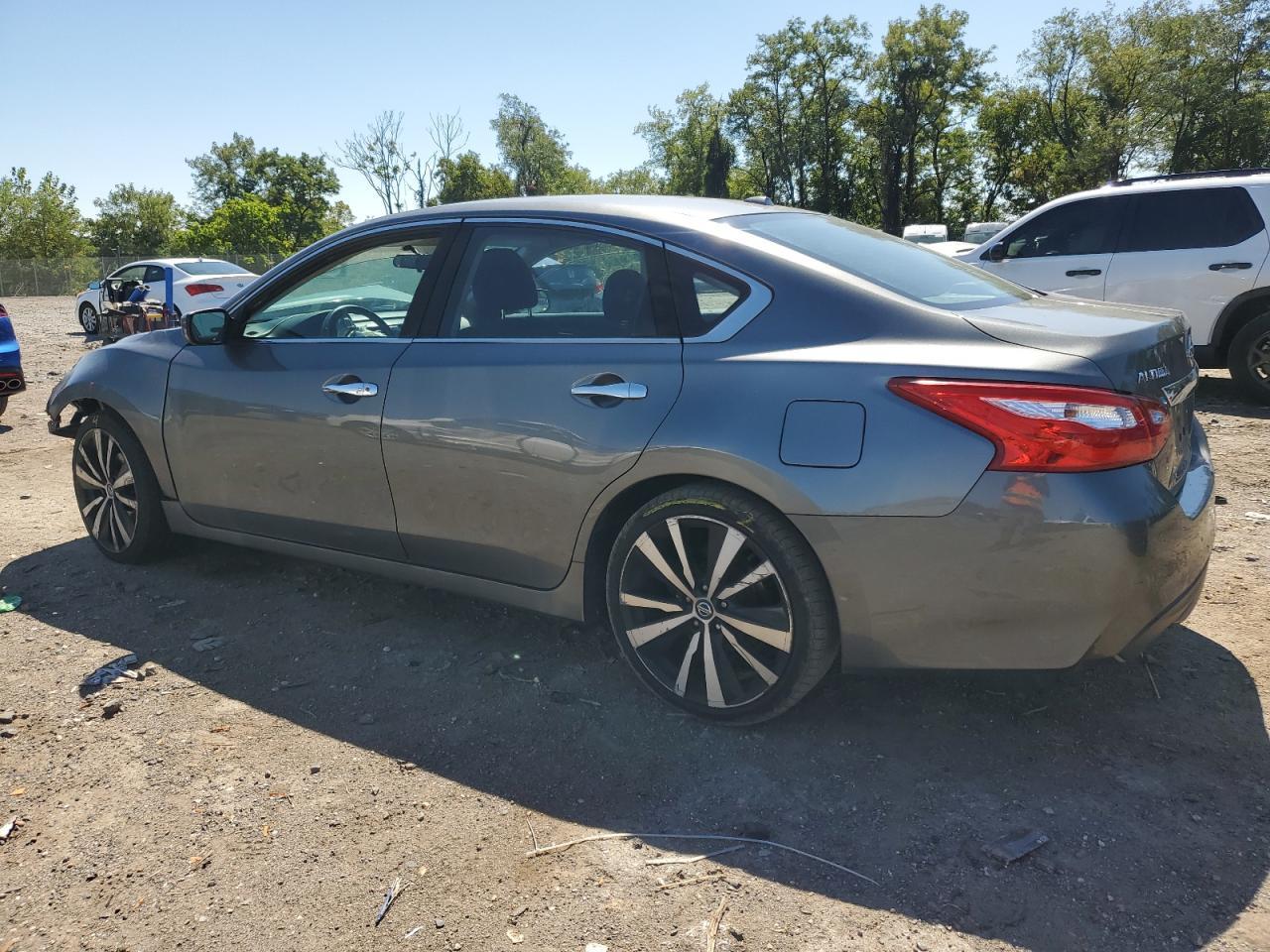 2017 Nissan Altima 2.5 - Image 2