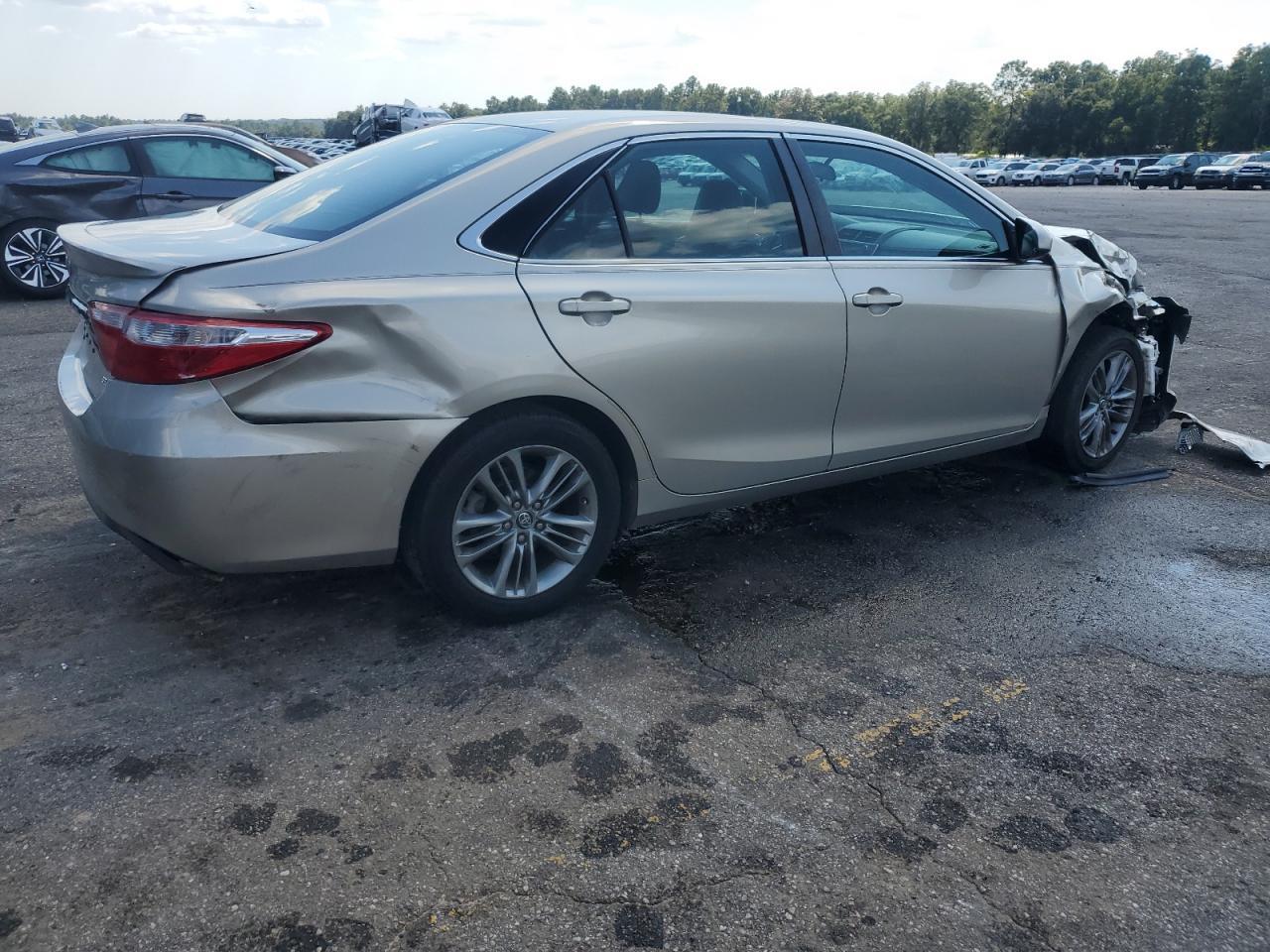 2016 Toyota Camry Le - Фото 3