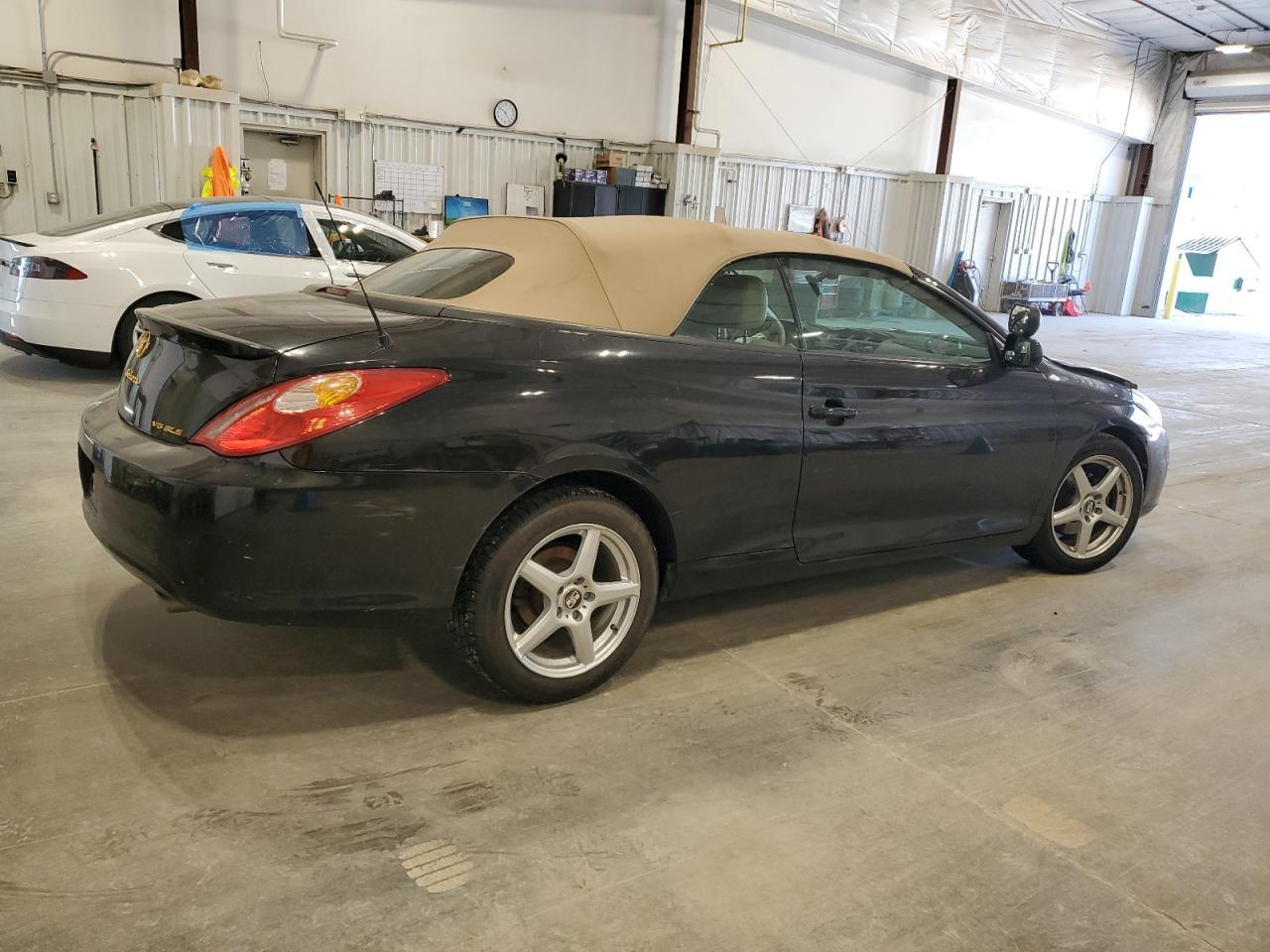 2004 Toyota Camry Solara Se - Image 3