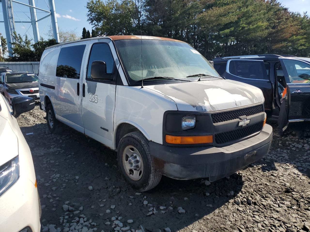 2003 Chevrolet Express G2500 - Image 4