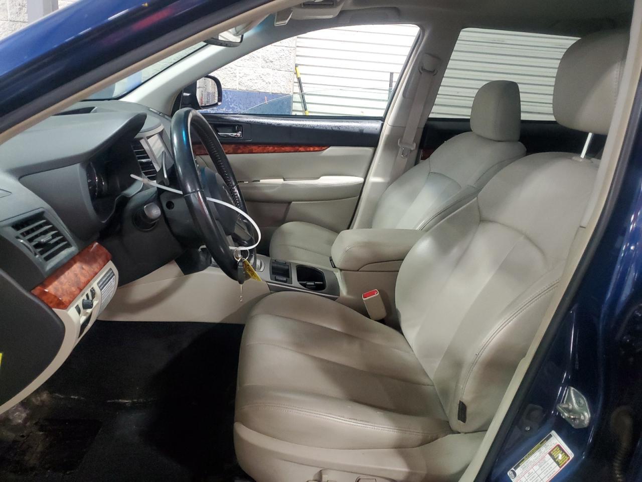 2011 Subaru Outback 2.5I Limited - Image 7