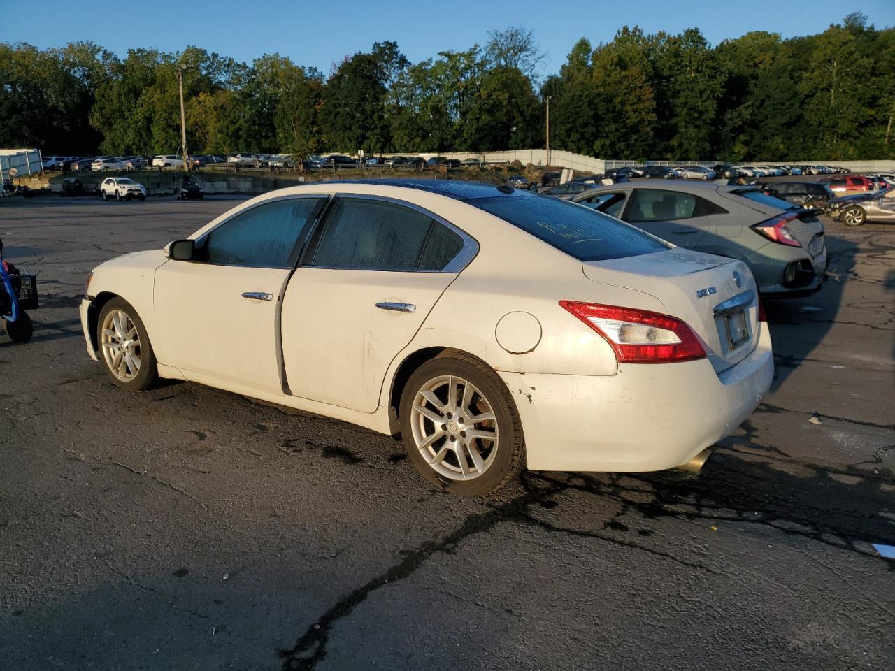 2011 Nissan Maxima S - Image 2