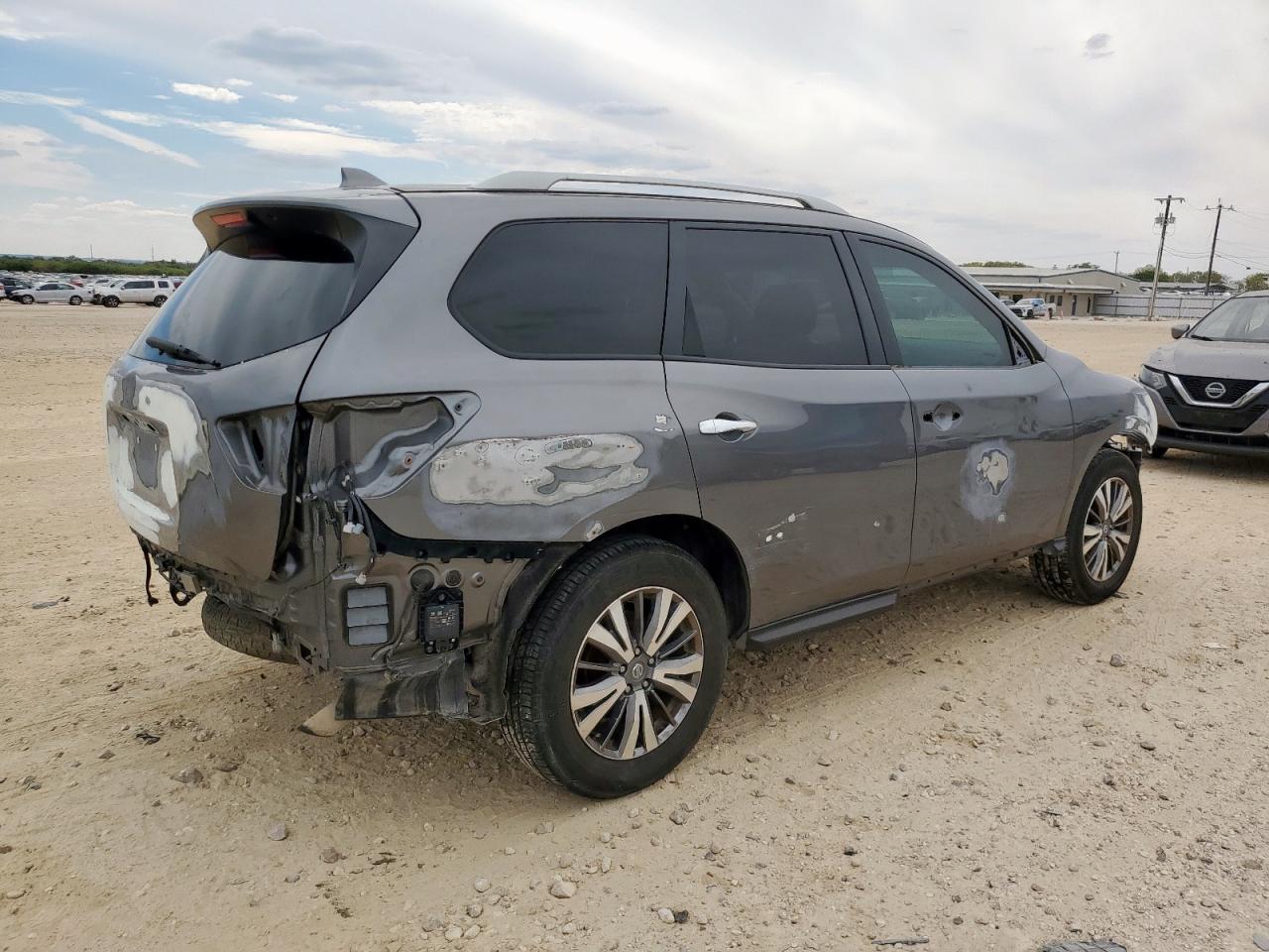 2019 Nissan Pathfinder S - Image 3