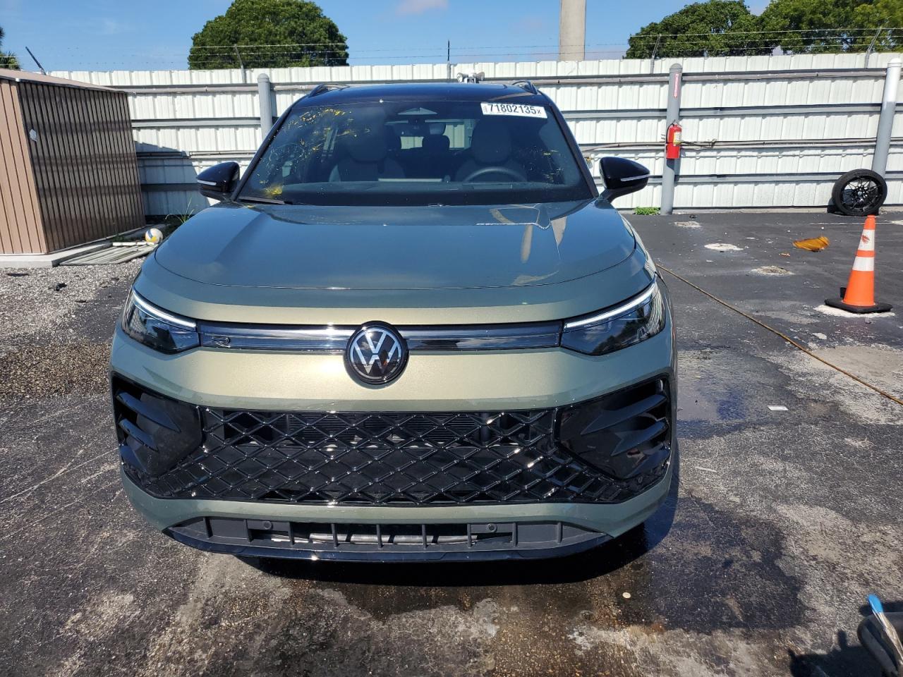 2025 Volkswagen Tiguan Se R-Line Black - Image 5
