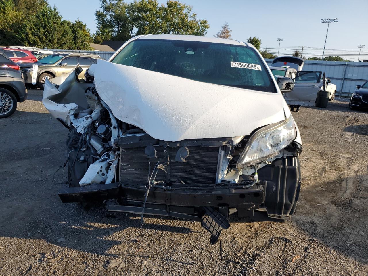 2019 Toyota Sienna Le - Фото 5