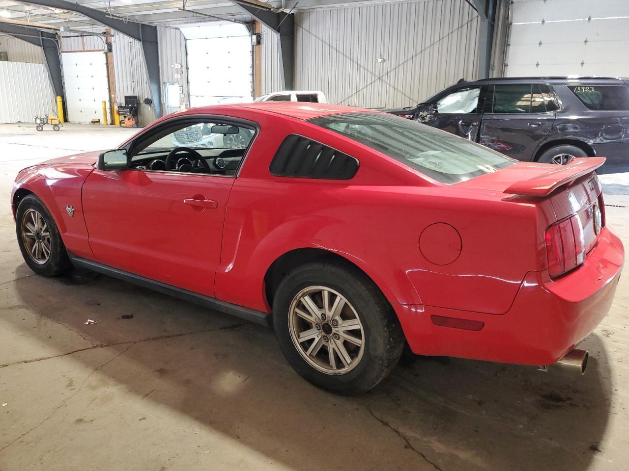 2009 Ford Mustang - Фото 2