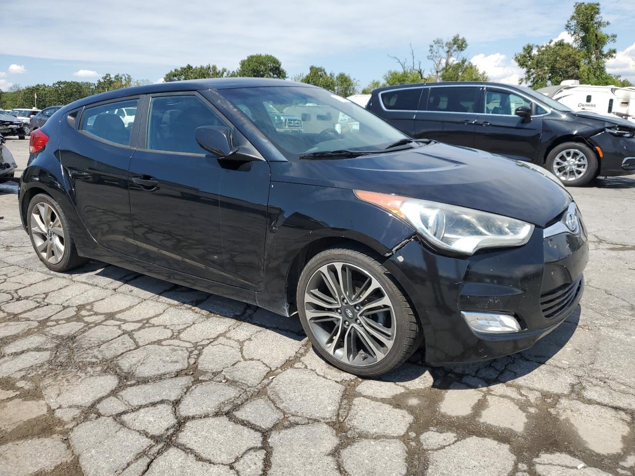2017 Hyundai Veloster - Image 4