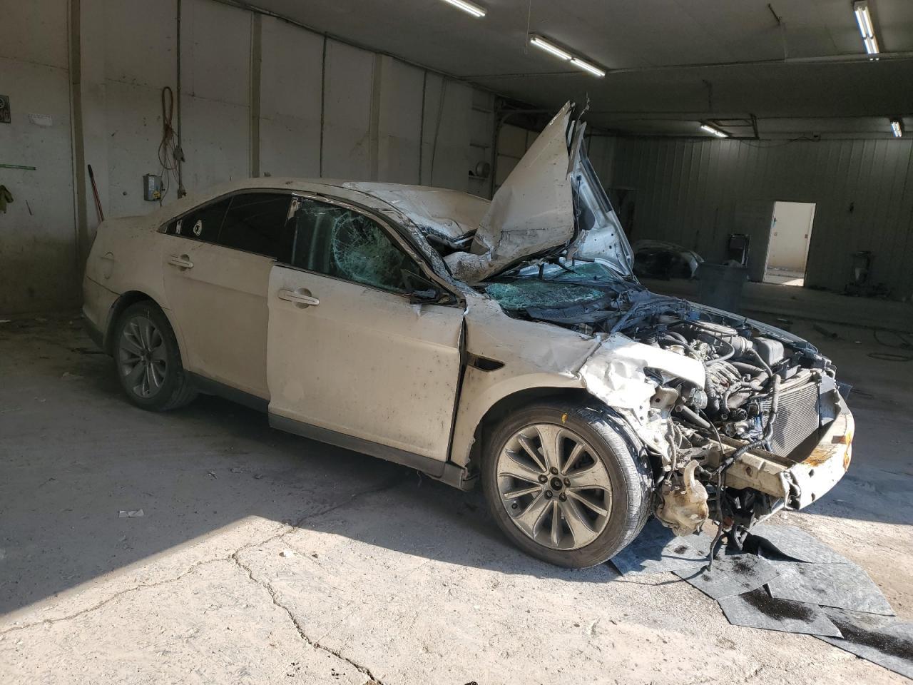 2010 Ford Taurus Limited - Image 4