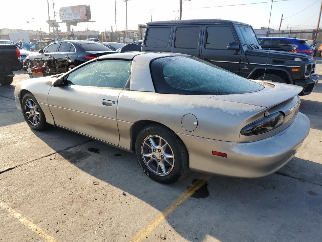 2002 Chevrolet Camaro - Фото 2