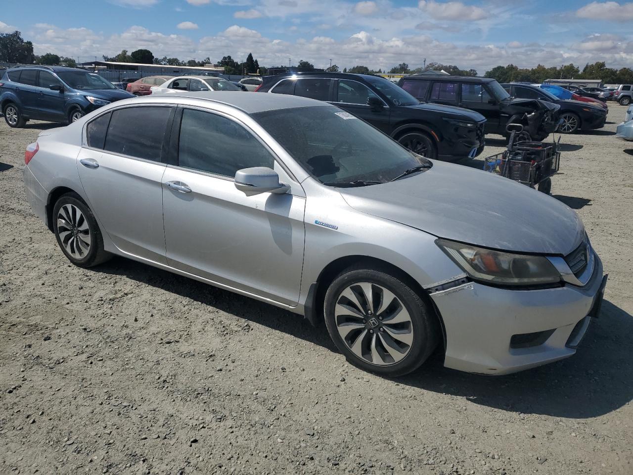 2015 Honda Accord Hybrid - Image 4