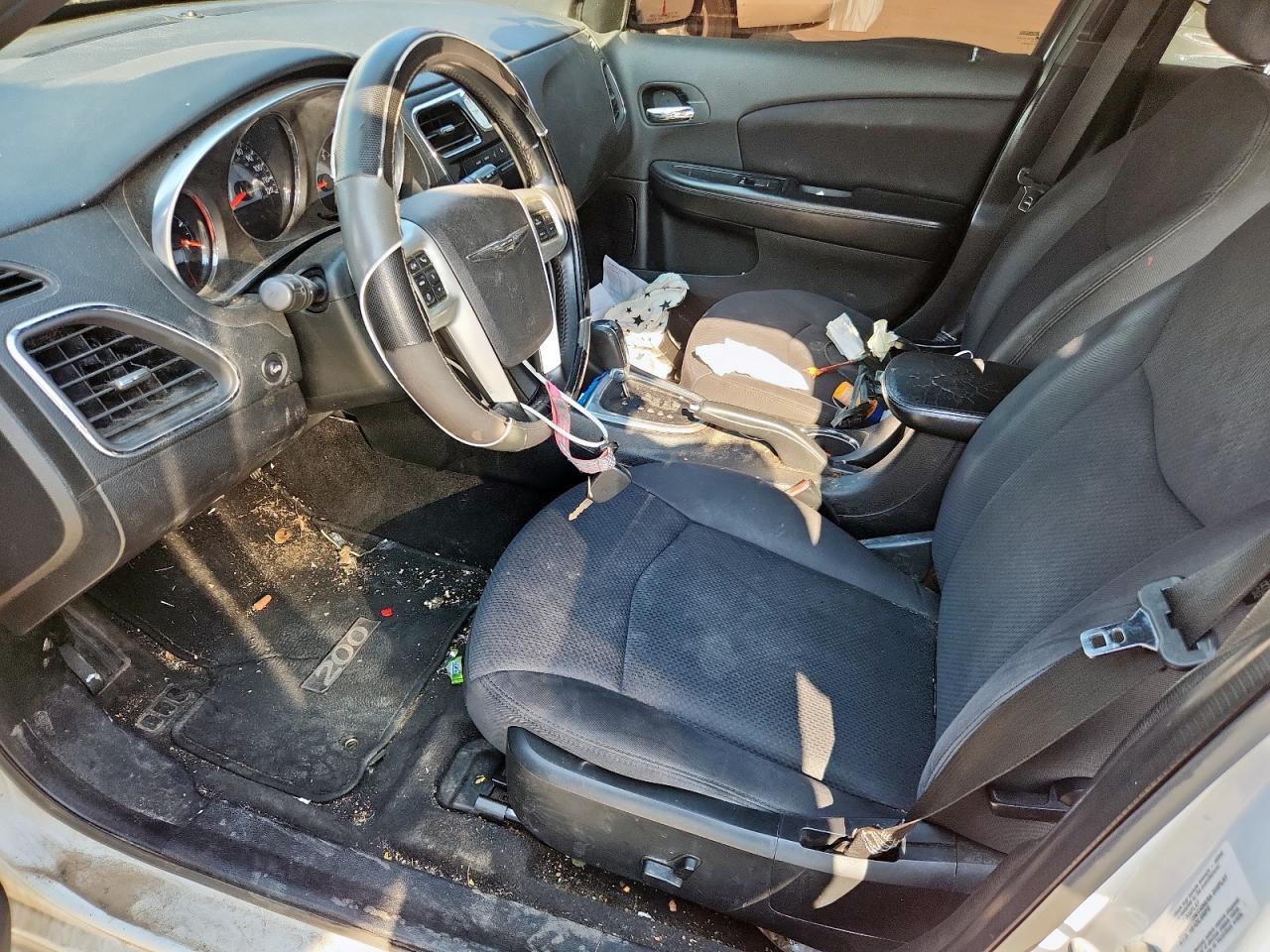 2013 Chrysler 200 Touring - Image 7