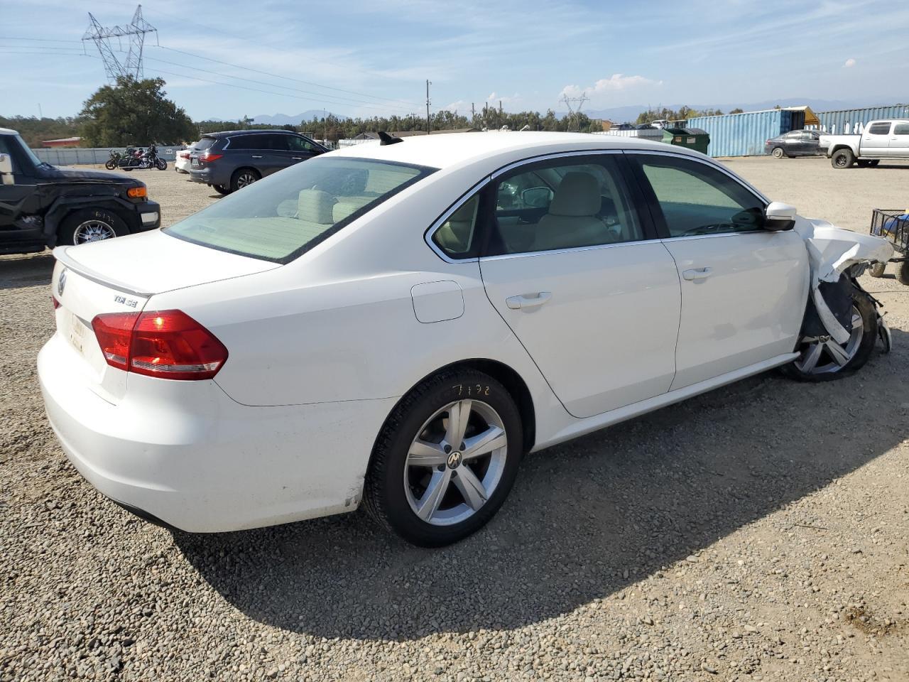 2013 Volkswagen Passat Se - Фото 3