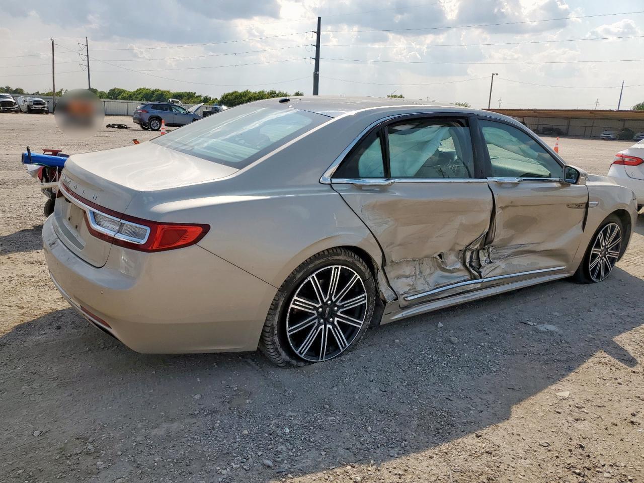 2017 Lincoln Continental Reserve - Фото 3