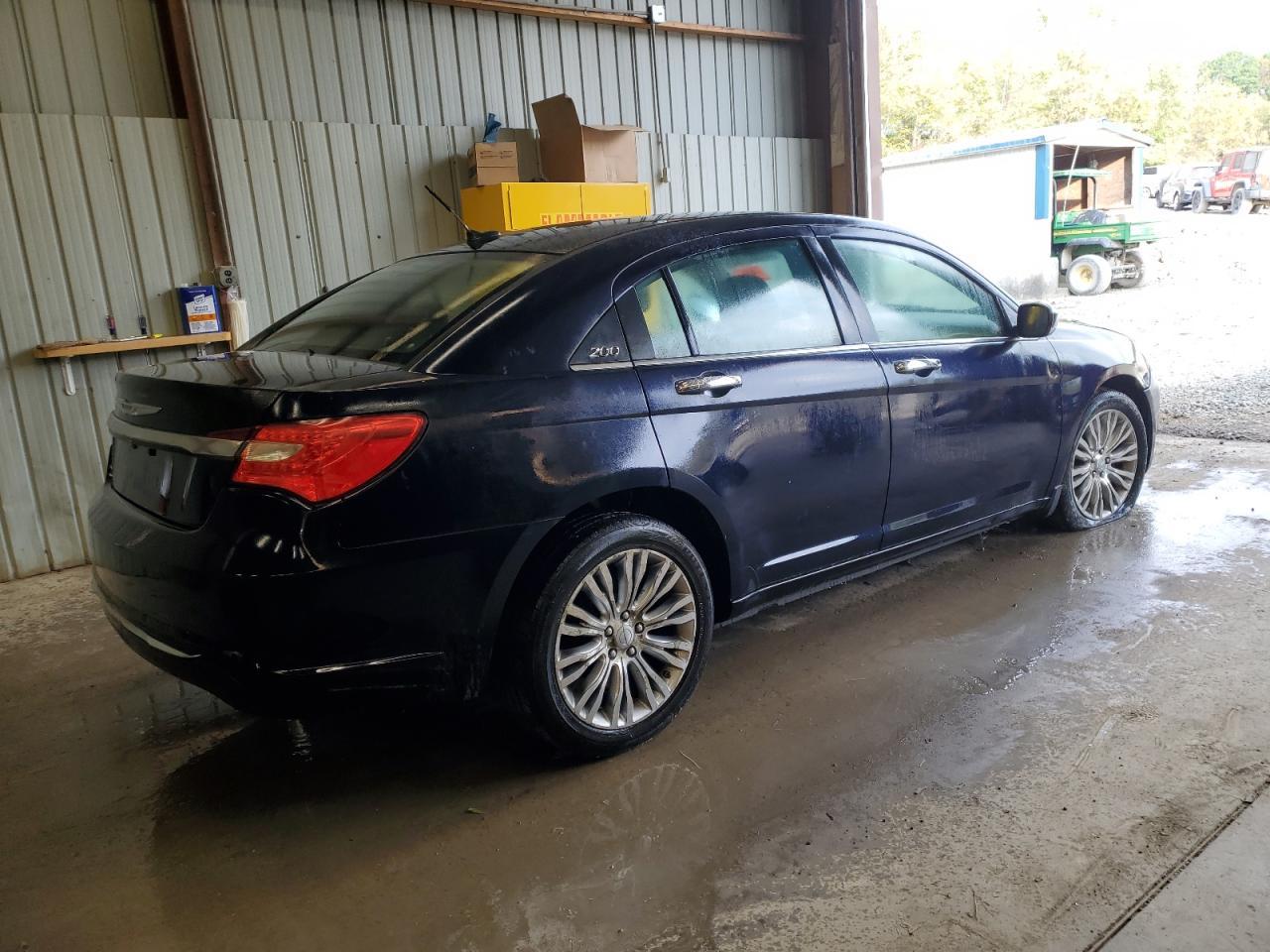 2013 Chrysler 200 - Image 3