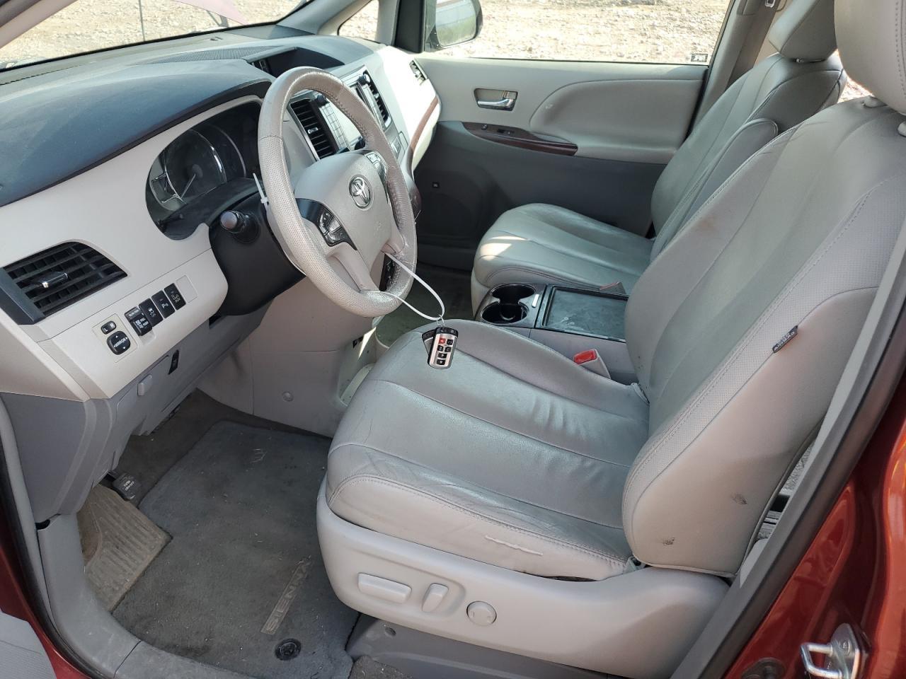 2013 Toyota Sienna Xle - Фото 7