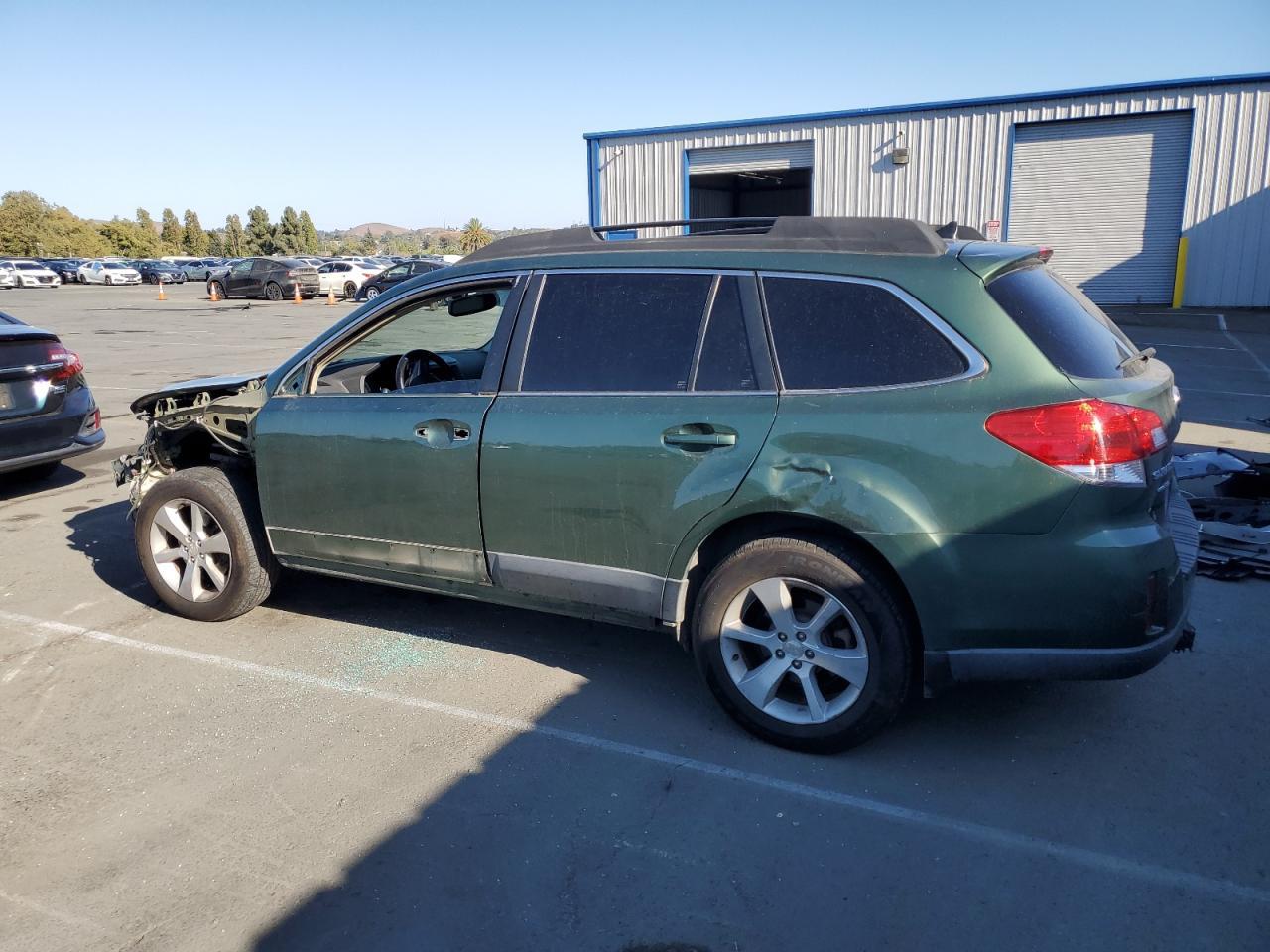 2013 Subaru Outback 3.6R Limited - Image 2