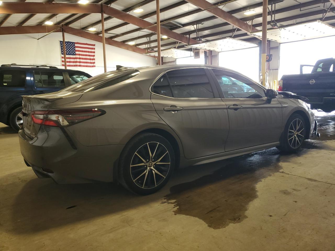 2021 Toyota Camry Hybrid Se - Image 3