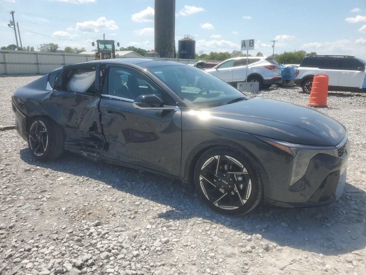 2025 Kia K4 Gt Line - Image 4