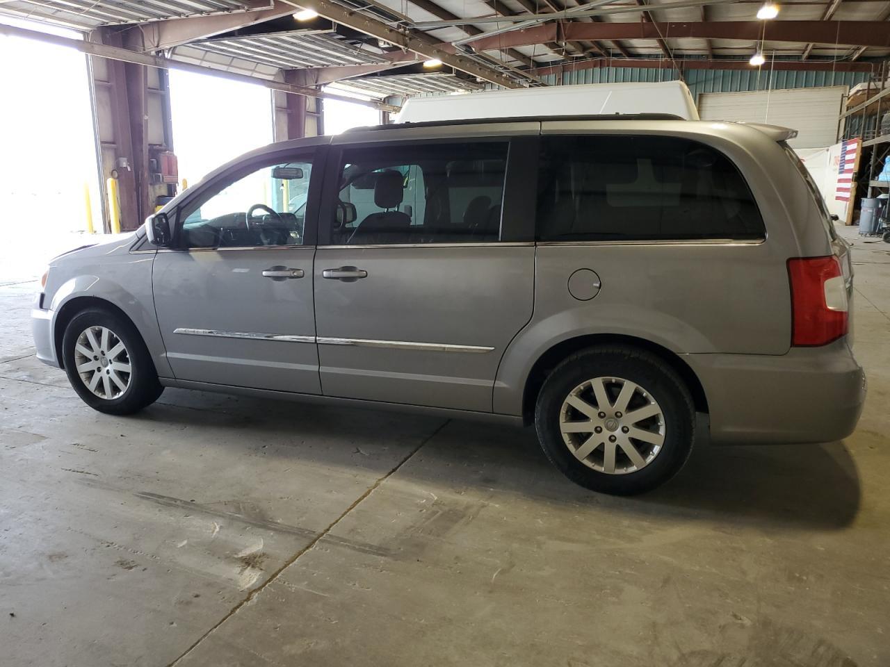 2014 Chrysler Town & Country Touring - Фото 2