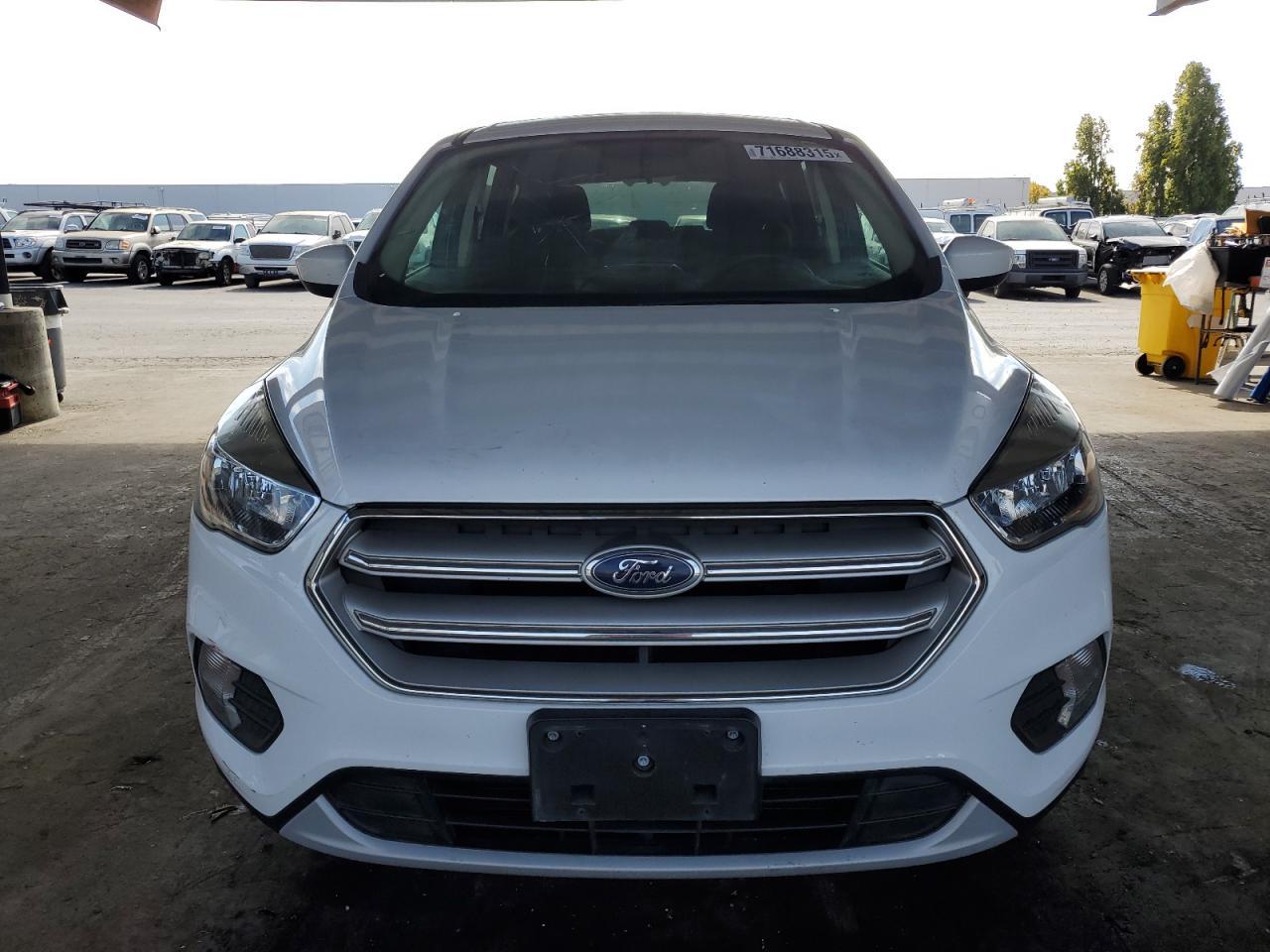2019 Ford Escape Se - Фото 5