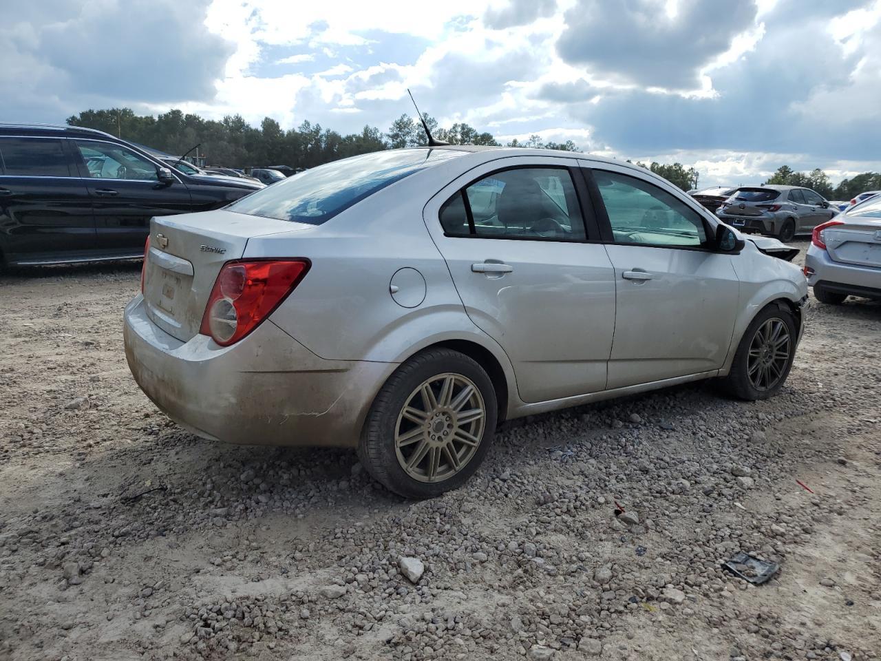 2012 Chevrolet Sonic Ls - Image 3