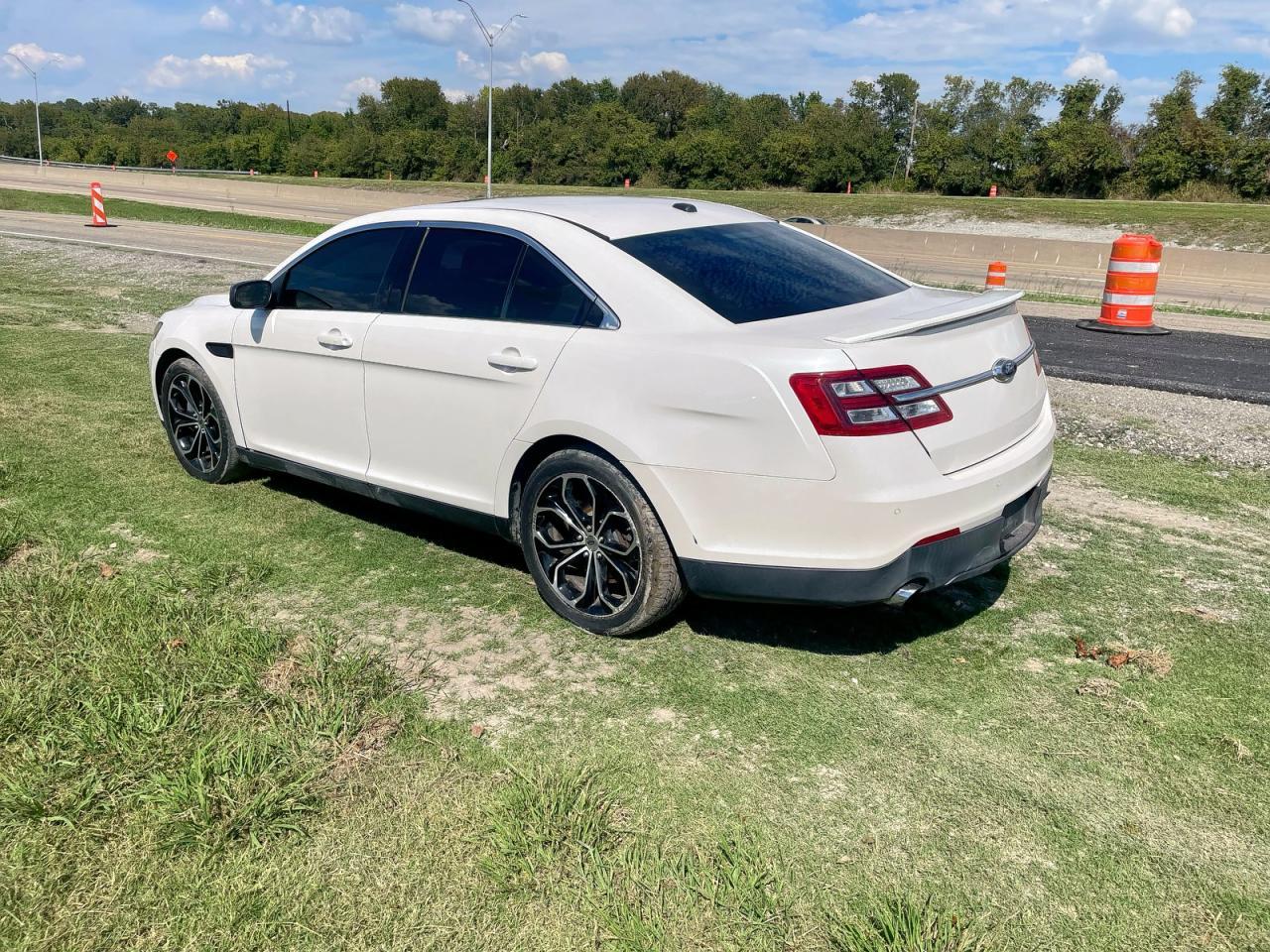 2015 Ford Taurus Sho - Фото 3