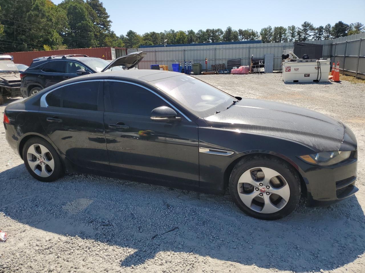 2018 Jaguar Xe - Image 4