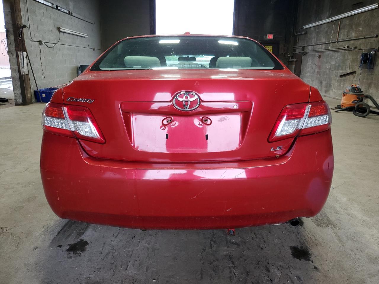 2010 Toyota Camry Base - Фото 6