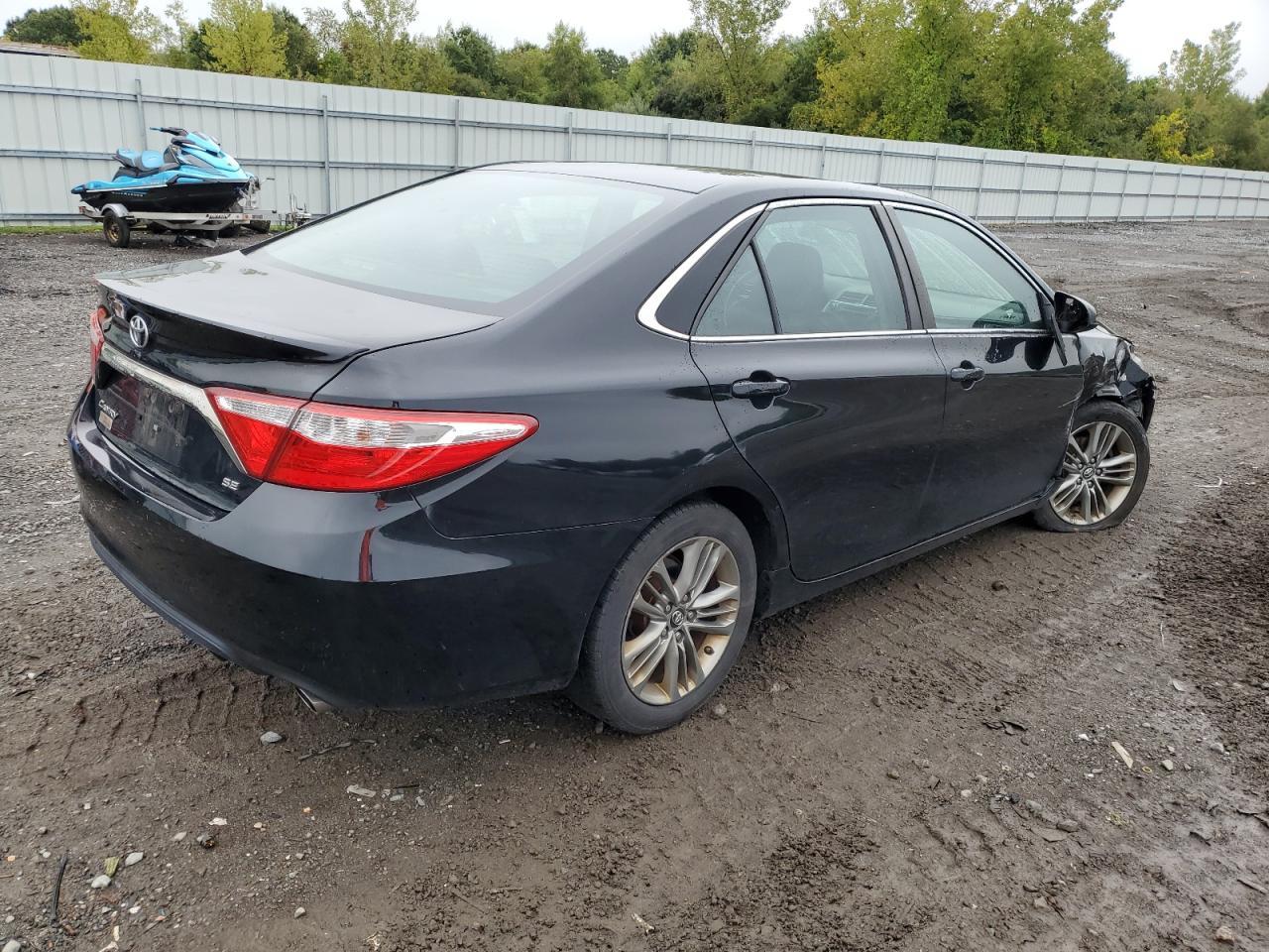 2017 Toyota Camry Le - Фото 3