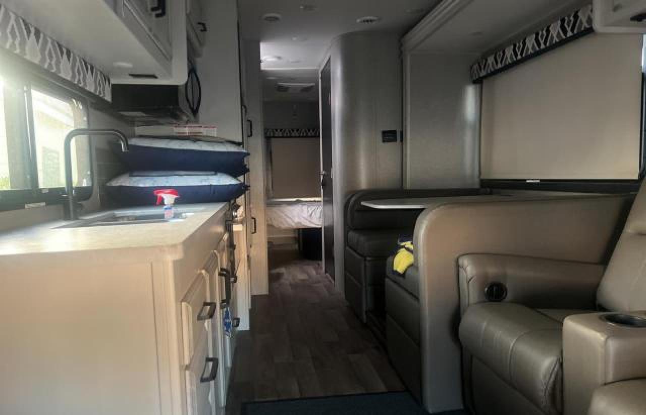 2022 Ford Econoline E450 Super Duty Cutaway Van - Image 6