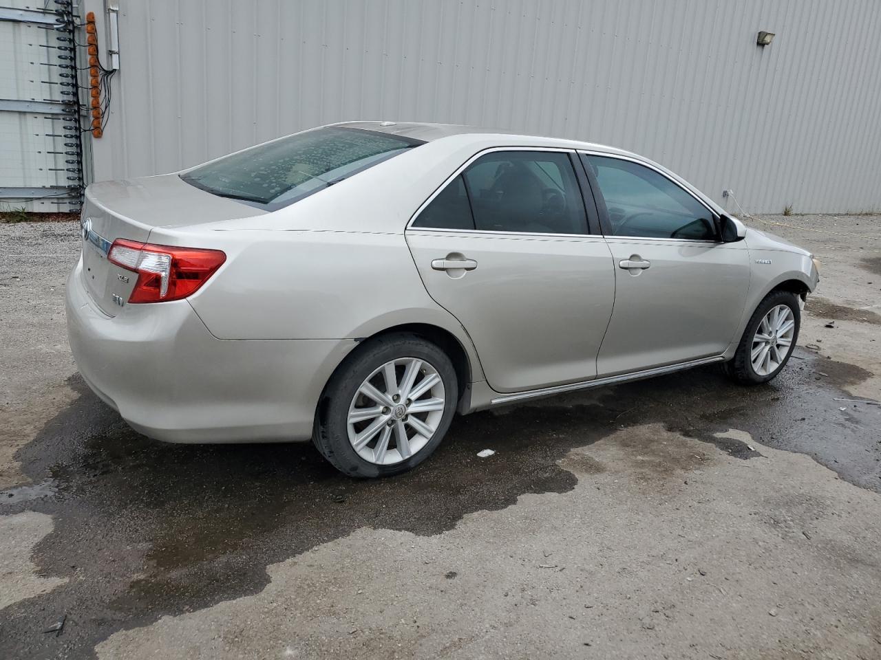 2013 Toyota Camry Hybrid - Фото 3