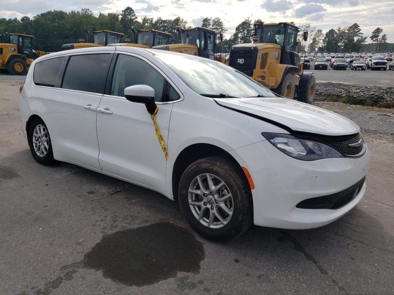 2022 Chrysler Voyager Lx - Фото 4