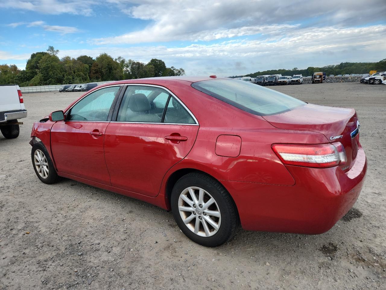 2010 Toyota Camry Base - Фото 2