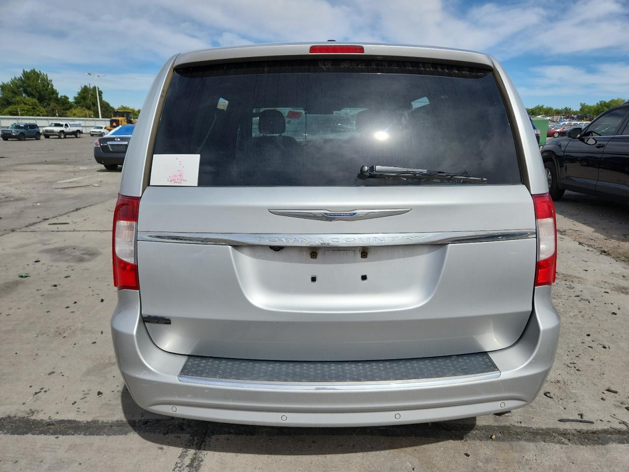 2012 Chrysler Town & Country Touring L - Фото 6