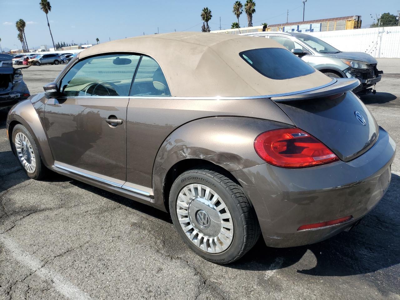 2015 Volkswagen Beetle 1.8T - Фото 2