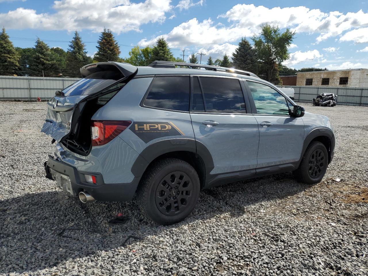 2022 Honda Passport Trail Sport - Image 3