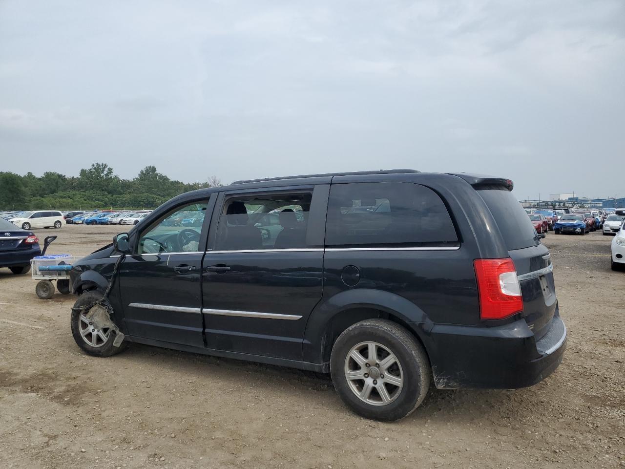 2012 Chrysler Town & Country Touring - Image 2