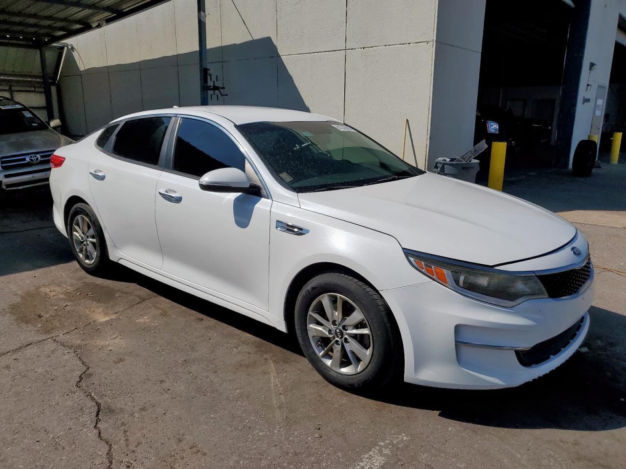 2017 Kia Optima Lx - Фото 4