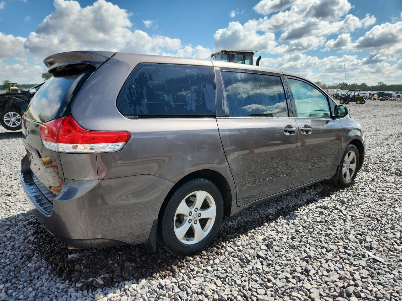 2012 Toyota Sienna - Фото 3