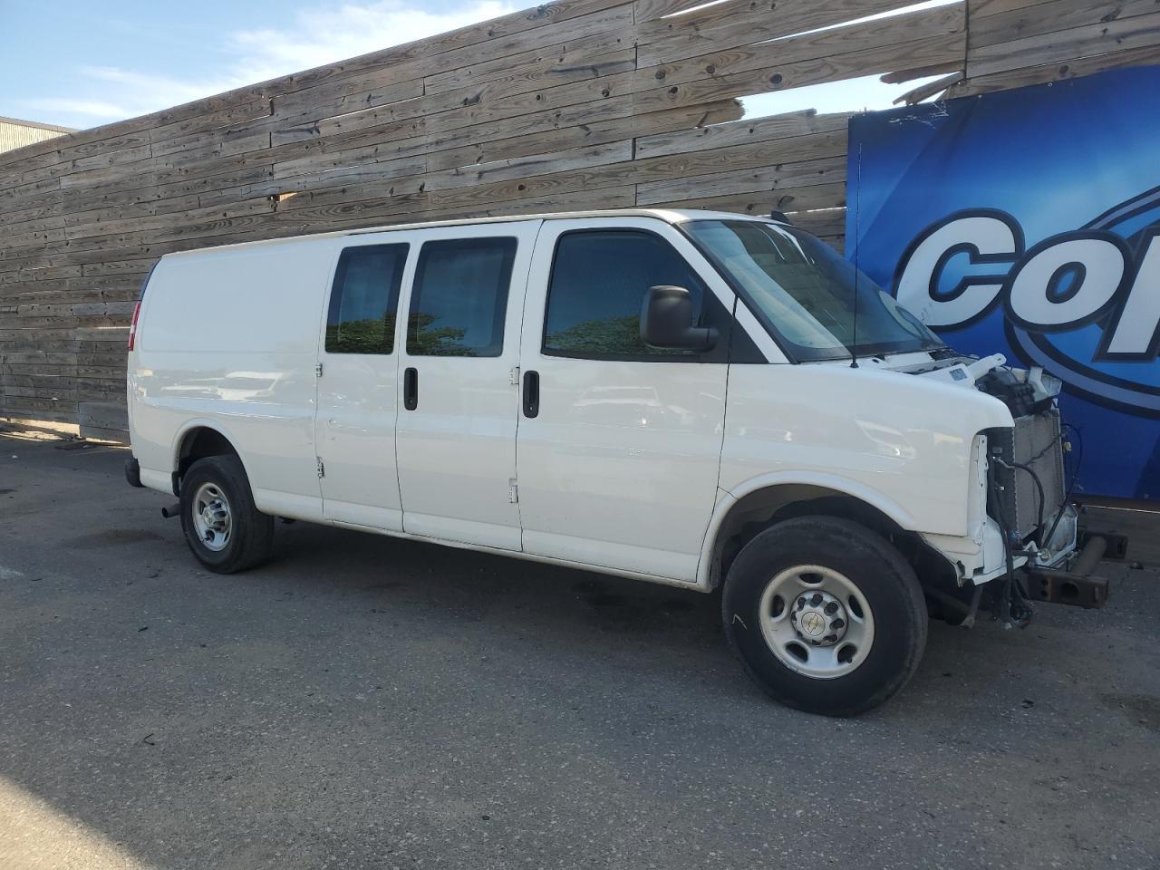 2022 Chevrolet Express G3500 - Фото 4