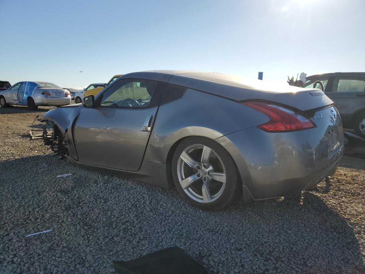 2010 Nissan 370Z - Фото 2