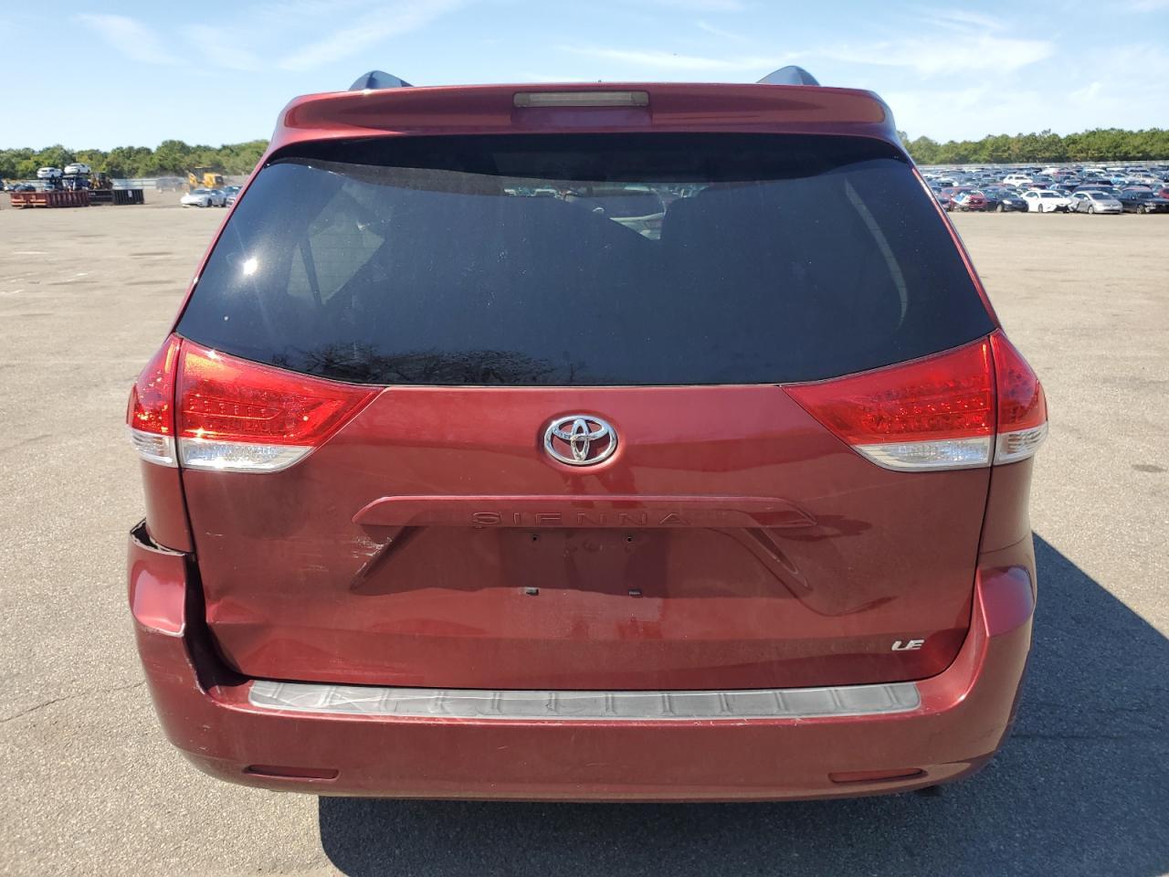 2014 Toyota Sienna Le - Фото 6